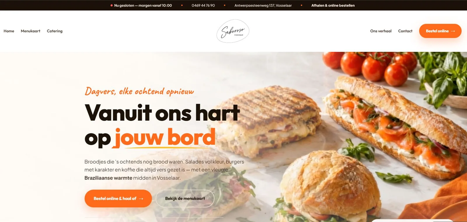 Homepage van Saboroso Foodbar: verse broodjes op een marmeren tafel, de titel Vanuit ons hart op jouw bord en de knop Bestel online en haal af